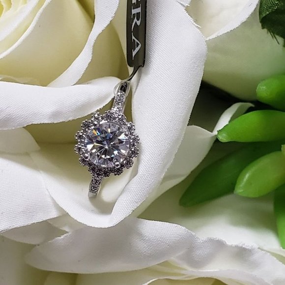 1 Carat Moissanite Ring with 925 Sterling Silver Band, D, VVS1 - Picture 4 of 7